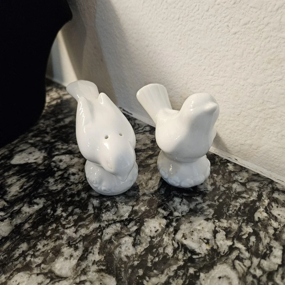 white ceramic birds Salt &‎ Pepper shakers set